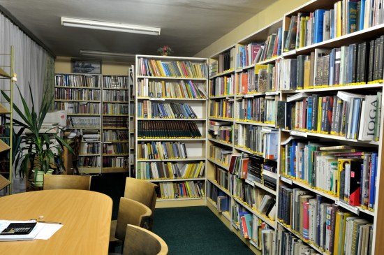 "\"\\"\\\\"Biblioteka\\"\""